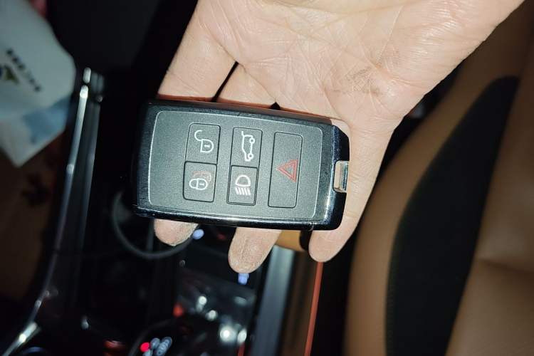 Used Land Rover Range Sport 2022 3.0 L6 YAO Black Edition Vehicle Key