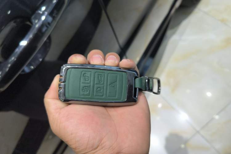 Used Land Rover Range Sport 2022 3.0 L6 YAO Black Edition Vehicle Key