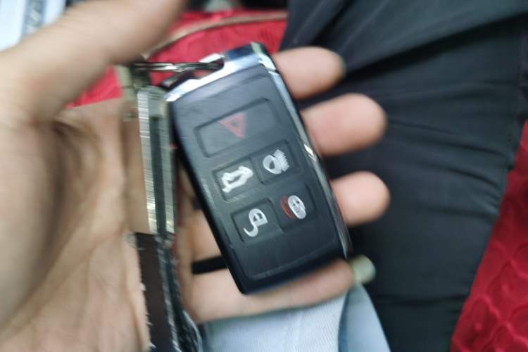 Used Land Rover Range Sport 2022 3.0 L6 YAO Black Edition Vehicle Key