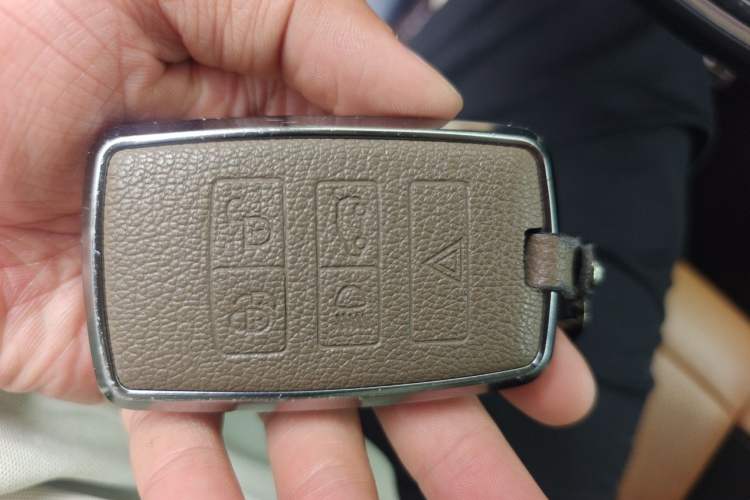 Used Land Rover Range Sport 2022 3.0 L6 YAO Black Edition Vehicle Key