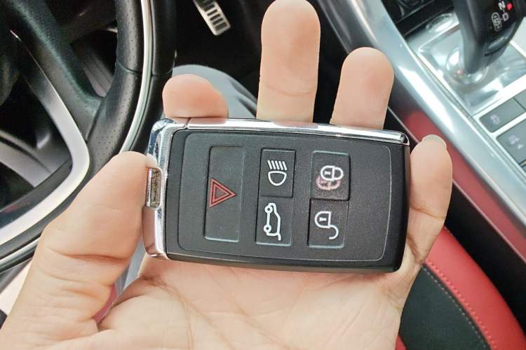 Used Land Rover Range Sport 2022 3.0 L6 YAO Black Edition Vehicle Key