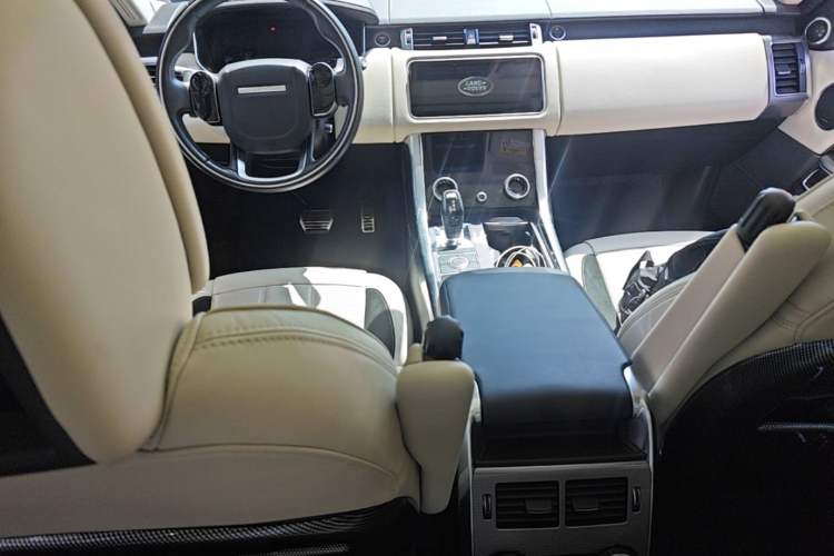 Used Land Rover Range Sport 2022 3.0 L6 Ink Blue Glitter Edition Center Console