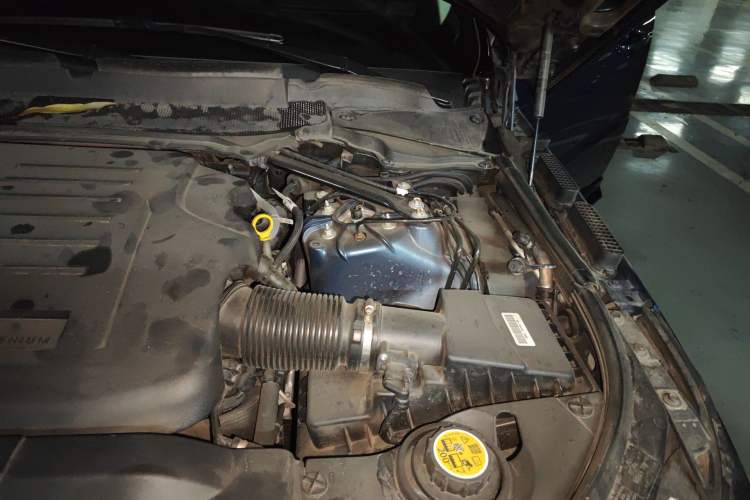 Used Land Rover Range Sport 2022 3.0 L6 Ink Blue Glitter Edition Engine Bay Left