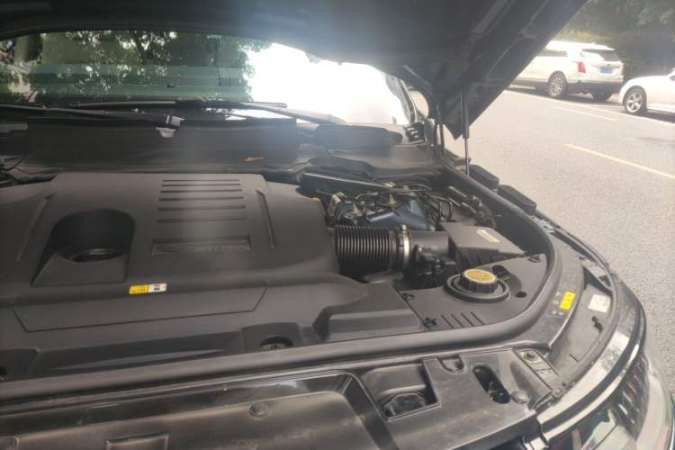 Used Land Rover Range Sport 2022 3.0 L6 YAO Black Edition Engine Bay Left