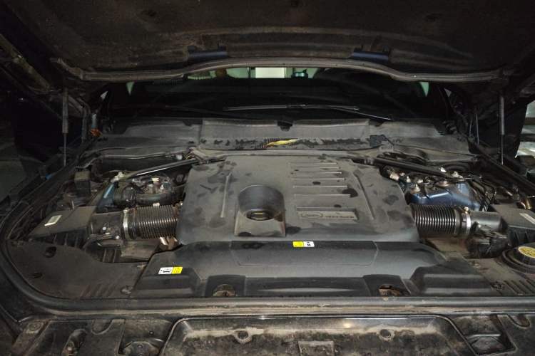 Used Land Rover Range Sport 2022 3.0 L6 Ink Blue Glitter Edition Engine Bay