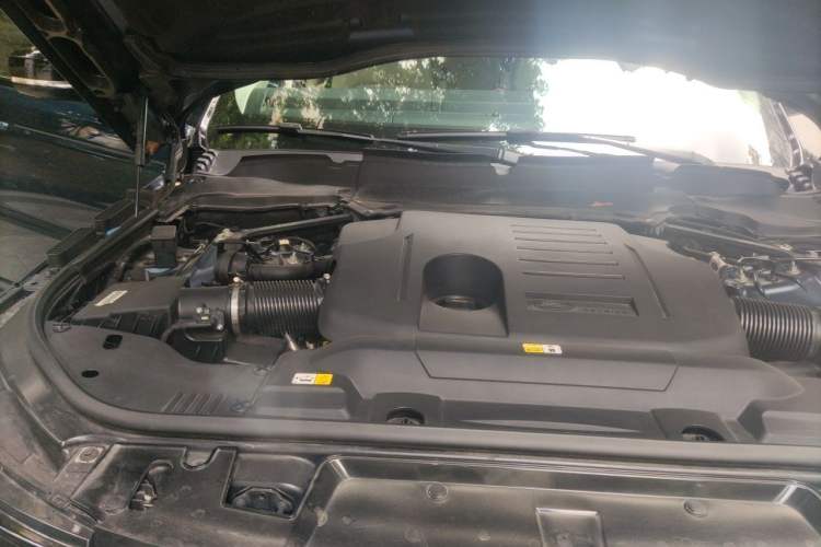 Used Land Rover Range Sport 2022 3.0 L6 YAO Black Edition Engine Bay Right