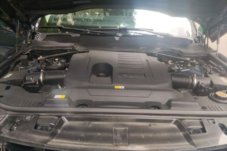 Used Land Rover Range Sport 2022 3.0 L6 YAO Black Edition Engine Bay