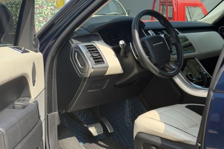 Used Land Rover Range Sport 2022 3.0 L6 Ink Blue Glitter Edition Interior 1