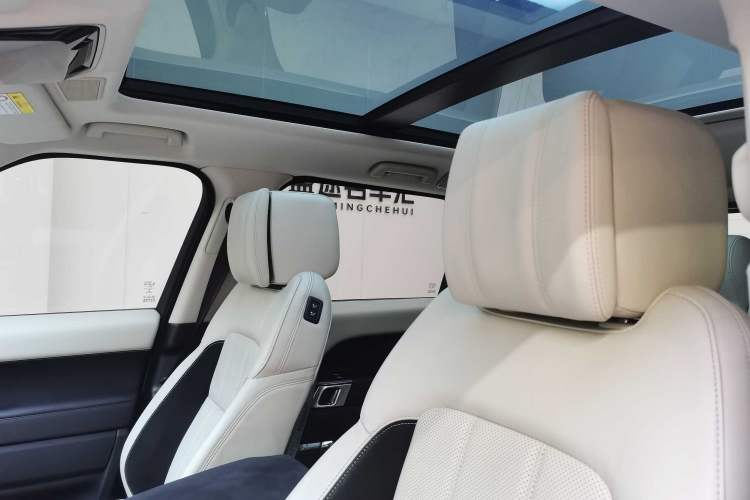 Used Land Rover Range Sport 2022 3.0 L6 Ink Blue Glitter Edition Interior 1