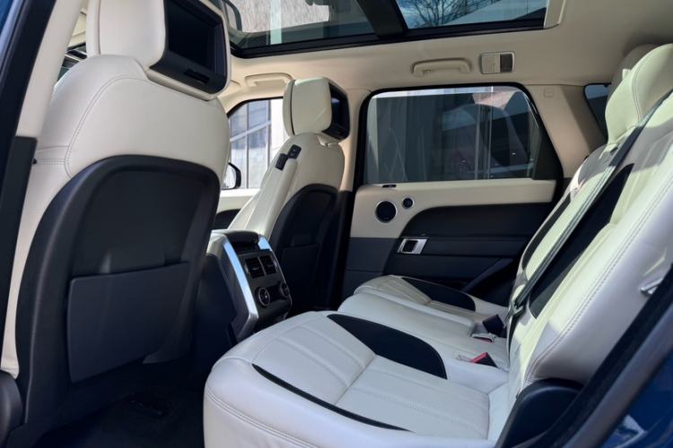 Used Land Rover Range Sport 2022 3.0 L6 Ink Blue Glitter Edition Interior 8