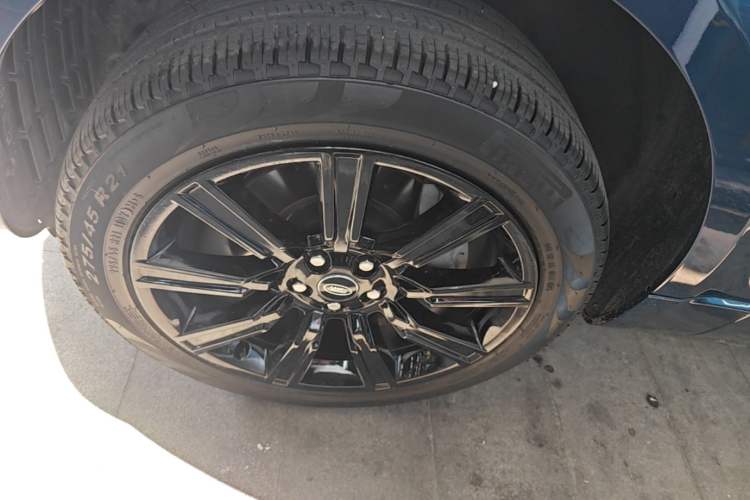 Used Land Rover Range Sport 2022 3.0 L6 Ink Blue Glitter Edition Left Front Wheel Hub