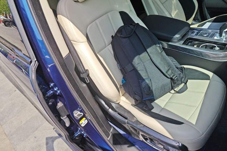 Used Land Rover Range Sport 2022 3.0 L6 Ink Blue Glitter Edition Right Front Seat