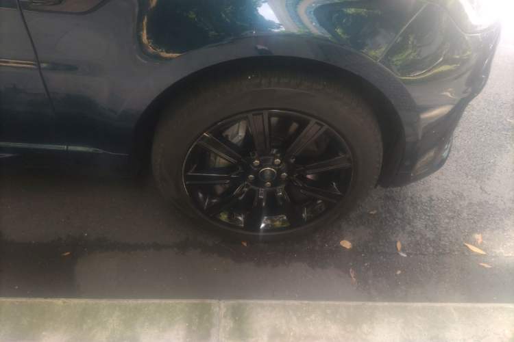 Used Land Rover Range Sport 2022 3.0 L6 YAO Black Edition Right Front Wheel Hub