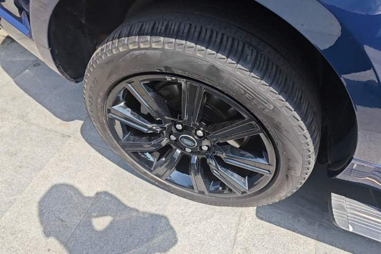 Used Land Rover Range Sport 2022 3.0 L6 Ink Blue Glitter Edition Right Rear Wheel Hub