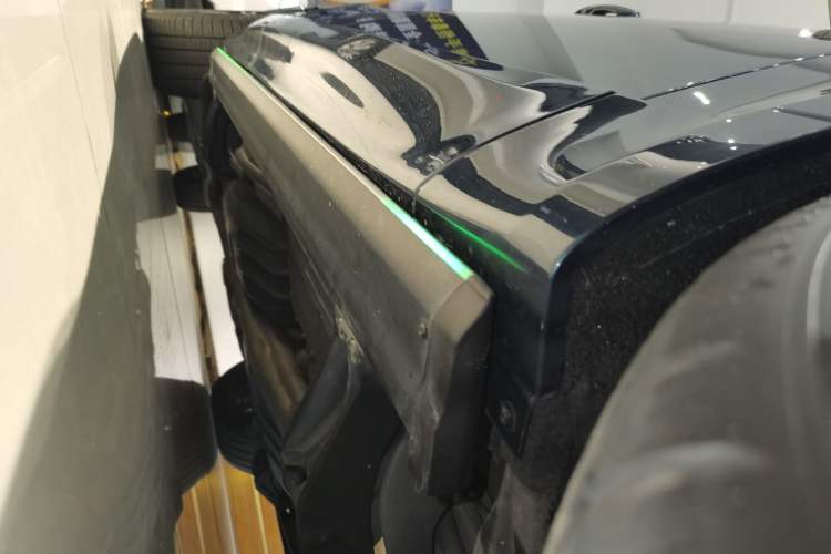 Used Land Rover Range Sport 2022 3.0 L6 Ink Blue Glitter Edition Right Side Sill