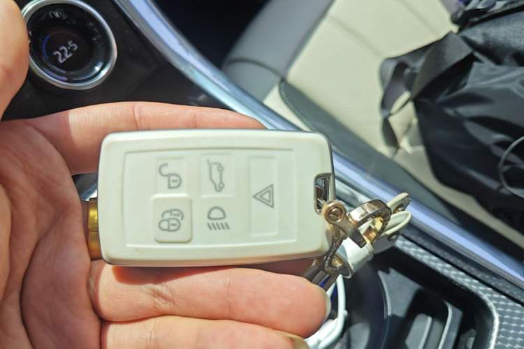 Used Land Rover Range Sport 2022 3.0 L6 Ink Blue Glitter Edition Vehicle Key