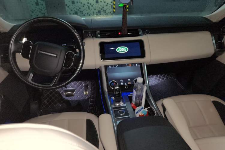 Used Land Rover Range Sport 2022 3.0 L6 Ink Blue Glitter Edition Center Console