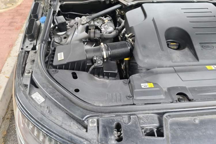 Used Land Rover Range Sport 2022 3.0 L6 YAO Black Edition Engine Bay Right
