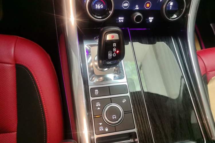 Used Land Rover Range Sport 2022 3.0 L6 YAO Black Edition Gear Lever