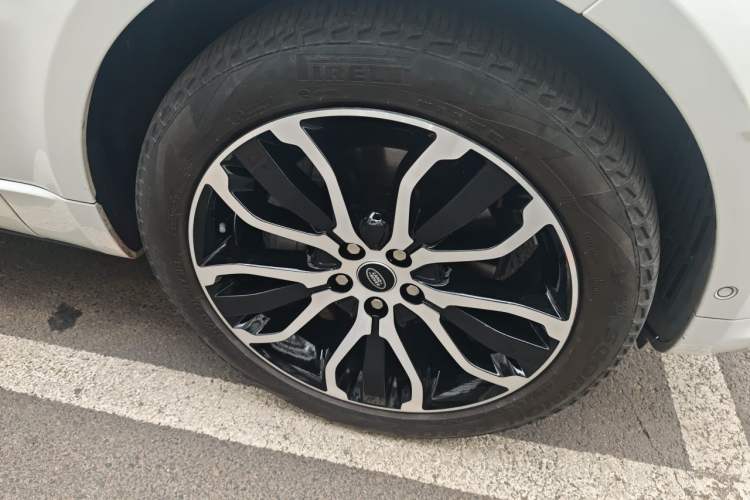 Used Land Rover Range Sport 2022 3.0 L6 YAO Black Edition Right Front Wheel Hub