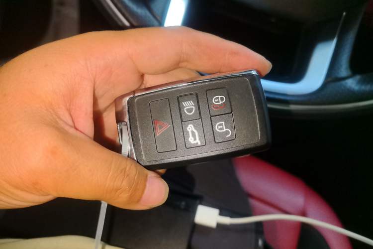 Used Land Rover Range Sport 2022 3.0 L6 YAO Black Edition Vehicle Key