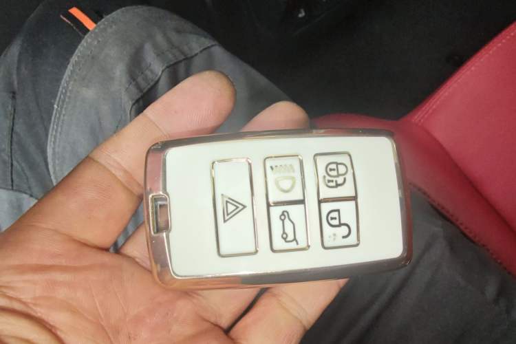 Used Land Rover Range Sport 2022 3.0 L6 YAO Black Edition Vehicle Key