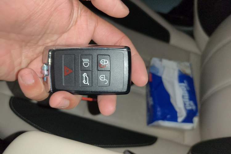 Used Land Rover Range Sport 2022 3.0 L6 Ink Blue Glitter Edition Vehicle Key