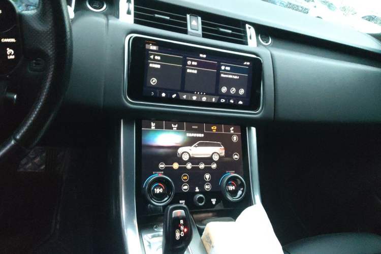 Used Land Rover Range Sport 2022 3.0 L6 SE Audio And AC Panel