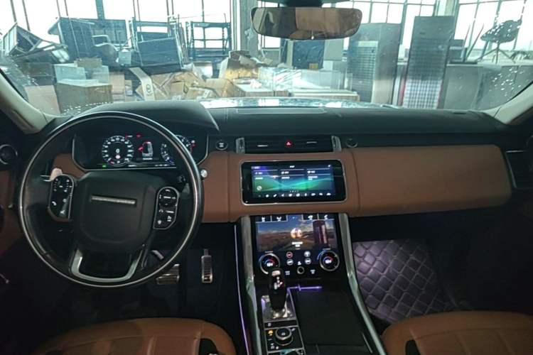 Used Land Rover Range Sport 2022 3.0 L6 YAO Black Edition Center Console