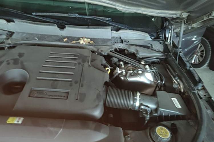 Used Land Rover Range Sport 2022 3.0 L6 YAO Black Edition Engine Bay Left