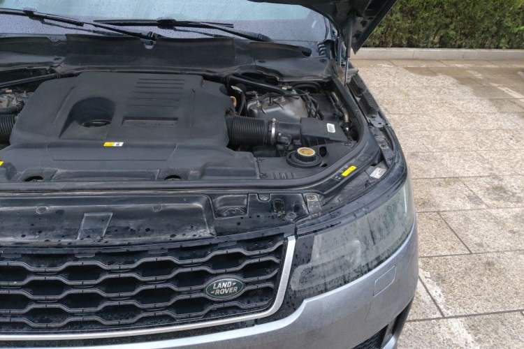 Used Land Rover Range Sport 2022 3.0 L6 SE Engine Bay Left