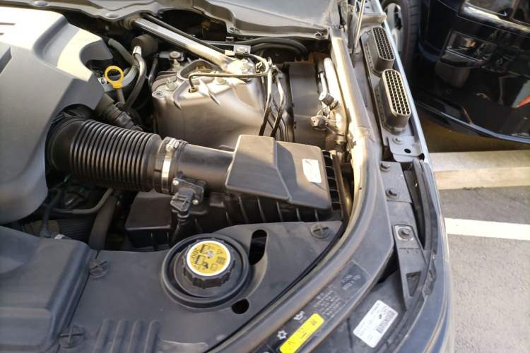 Used Land Rover Range Sport 2022 3.0 L6 YAO Black Edition Engine Bay Left