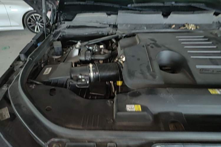 Used Land Rover Range Sport 2022 3.0 L6 YAO Black Edition Engine Bay Right