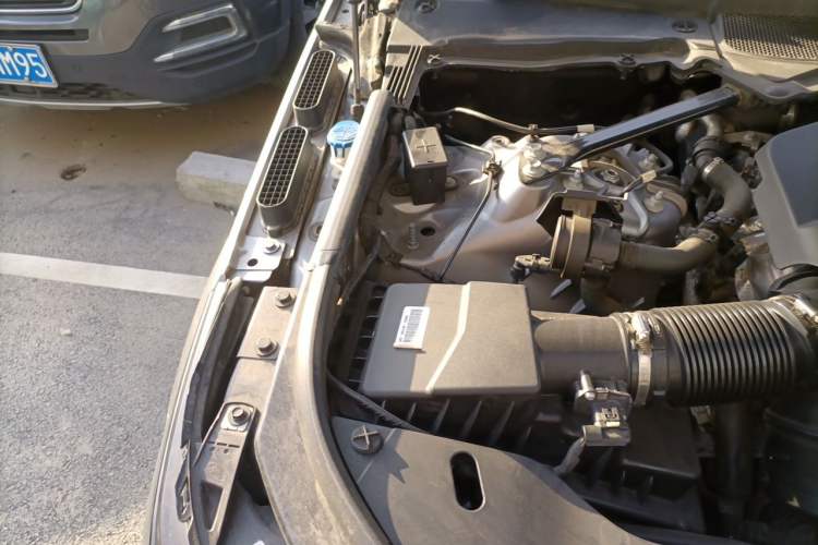 Used Land Rover Range Sport 2022 3.0 L6 YAO Black Edition Engine Bay Right