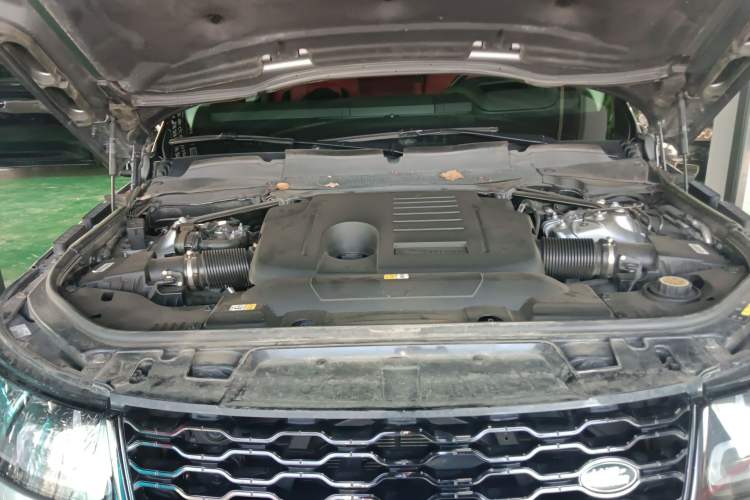 Used Land Rover Range Sport 2022 3.0 L6 YAO Black Edition Engine Bay