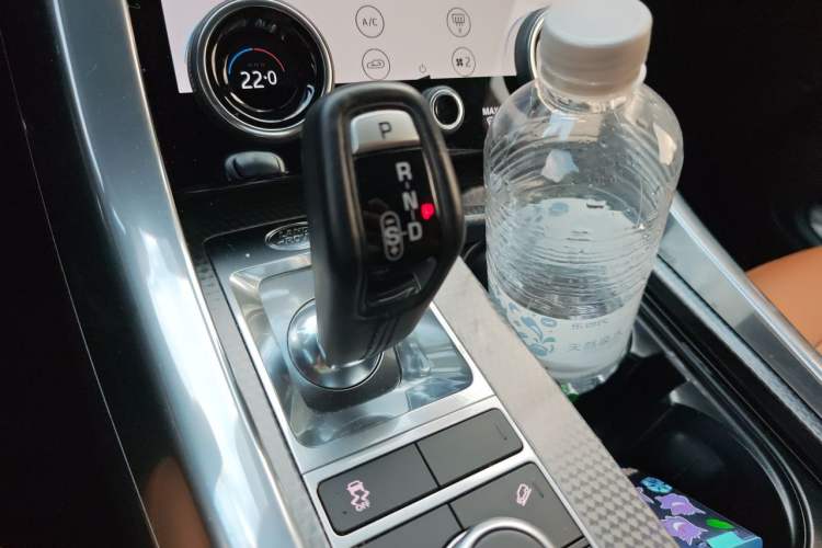 Used Land Rover Range Sport 2022 3.0 L6 YAO Black Edition Gear Lever
