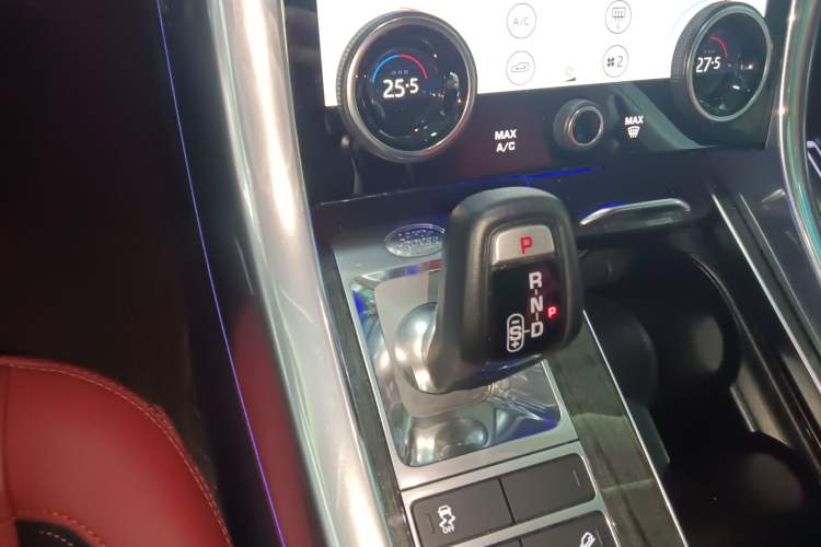 Used Land Rover Range Sport 2022 3.0 L6 YAO Black Edition Gear Lever