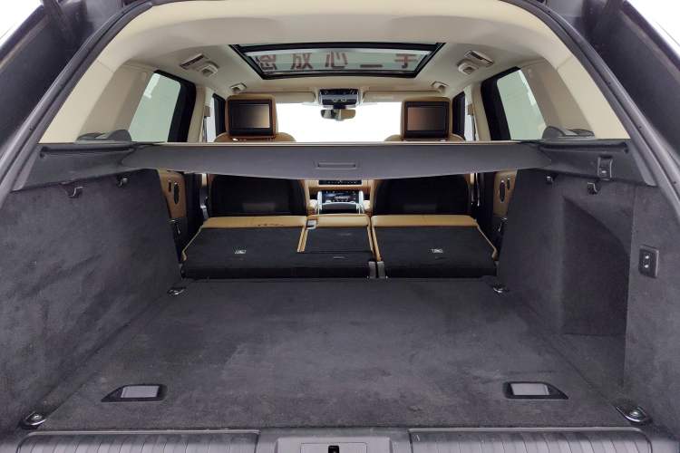 Used Land Rover Range Sport 2022 3.0 L6 YAO Black Edition Interior 6