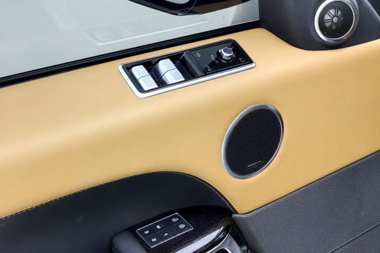 Used Land Rover Range Sport 2022 3.0 L6 YAO Black Edition Interior 8