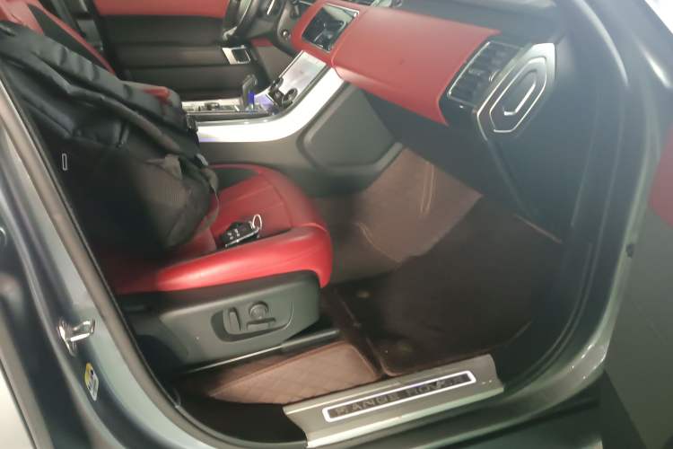 Used Land Rover Range Sport 2022 3.0 L6 YAO Black Edition Right Front Seat