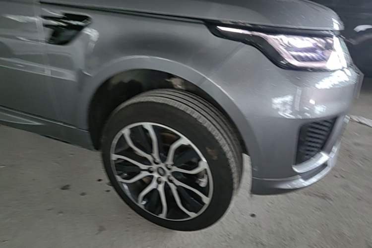 Used Land Rover Range Sport 2022 3.0 L6 YAO Black Edition Right Front Wheel Hub
