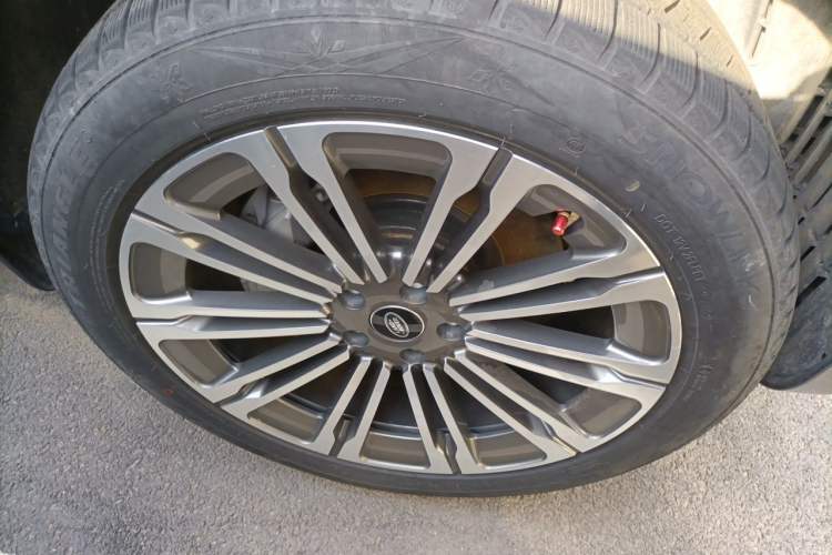 Used Land Rover Range Sport 2022 3.0 L6 YAO Black Edition Right Front Wheel Hub