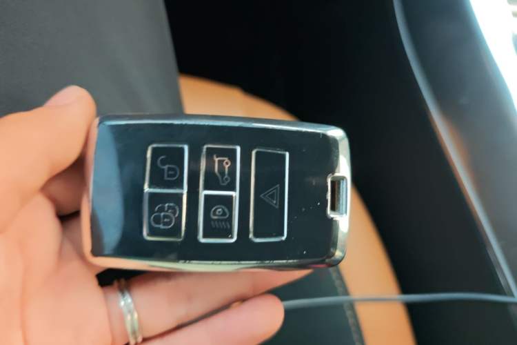 Used Land Rover Range Sport 2022 3.0 L6 YAO Black Edition Vehicle Key