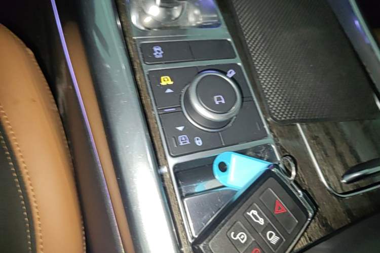 Used Land Rover Range Sport 2022 3.0 L6 YAO Black Edition Vehicle Key