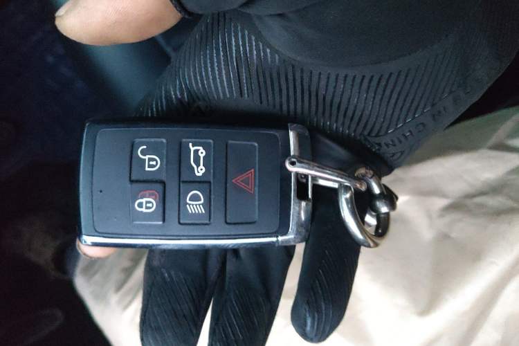 Used Land Rover Range Sport 2022 3.0 L6 SE Vehicle Key
