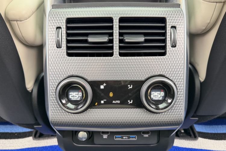 Used Land Rover Range Sport 2022 3.0 L6 Ink Blue Glitter Edition Interior 6