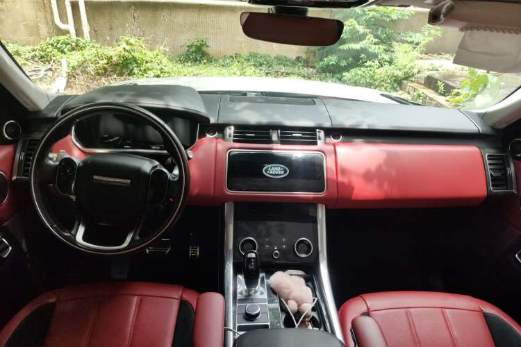 Used Land Rover Range Sport 2022 3.0 L6 YAO Black Edition Center Console