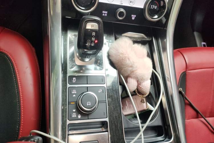 Used Land Rover Range Sport 2022 3.0 L6 YAO Black Edition Gear Lever