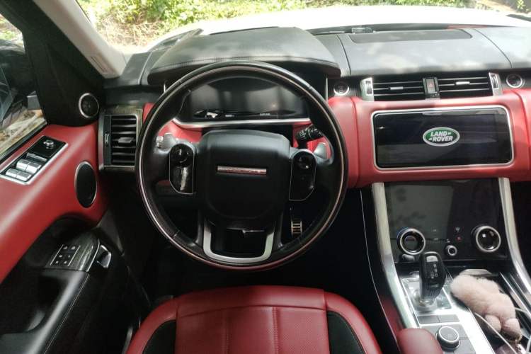 Used Land Rover Range Sport 2022 3.0 L6 YAO Black Edition Steering Wheel