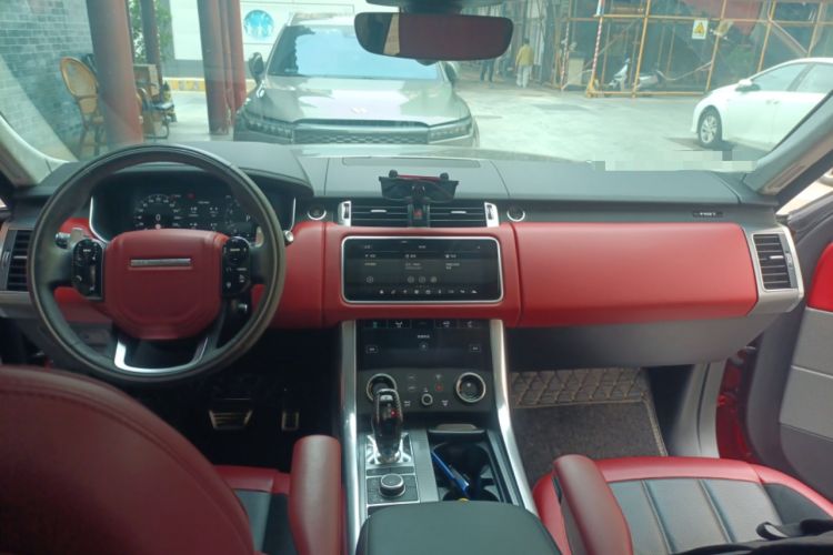 Used Land Rover Range Sport 2022 3.0 L6 HST Center Console